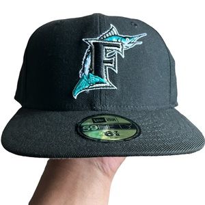 Florida mariners  vintage Y2K fitted hat doesn't have the new era  on it